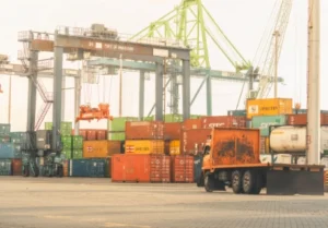 How Can Small Wholesalers Import from China Without Managing Dozens of Suppliers? ocean shipping container port logistics